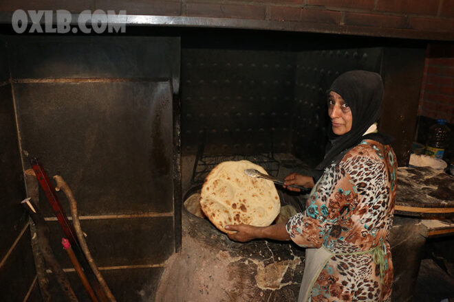 Preparando antiguo pan libanés