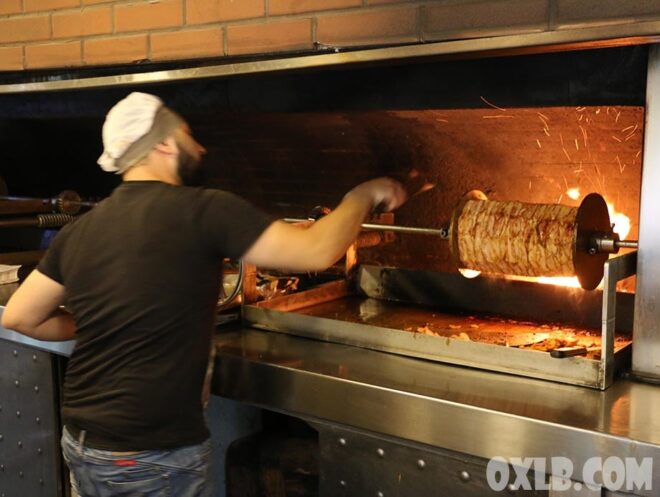 Preparando shawarma libanés